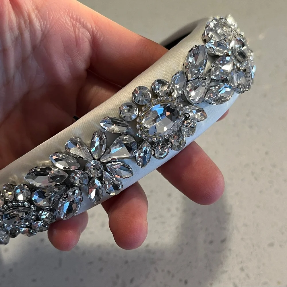 Wedding style silver Headband‎ With Gemstones, Fashionable And Elegant hair